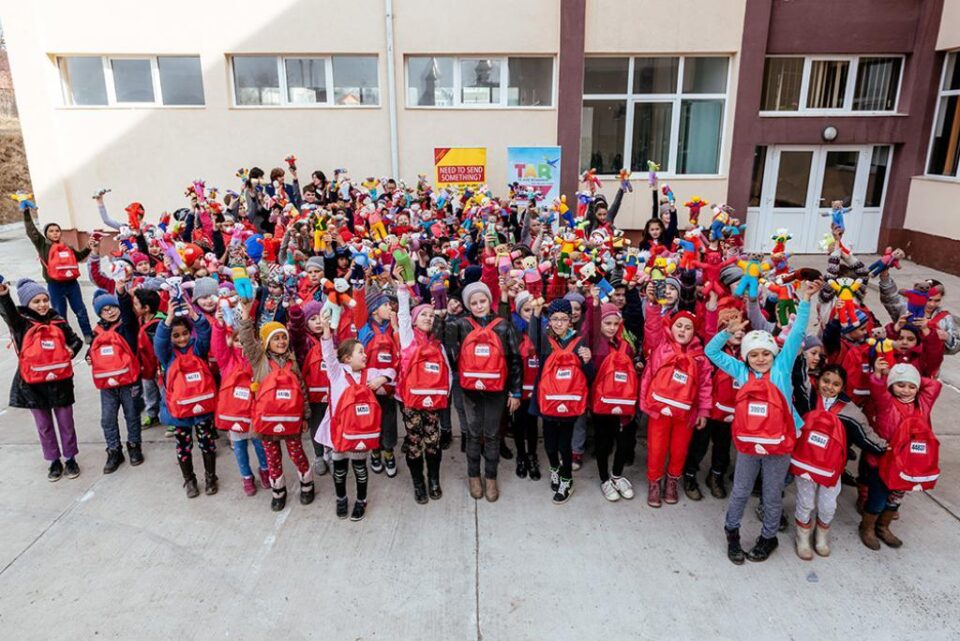 Campania „School in a Bag” a ajuns anul acesta la copiii din Băișești, Berchișești, Țâmpoceni și Corlata