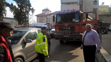 Brîndușel Nichitean, angajat al E.ON Suceava și consilier județean, a ridicat tonul la polițistul local venit să-și facă treaba
