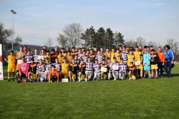 Fotografie de grup cu laureații turneului de la Cluj