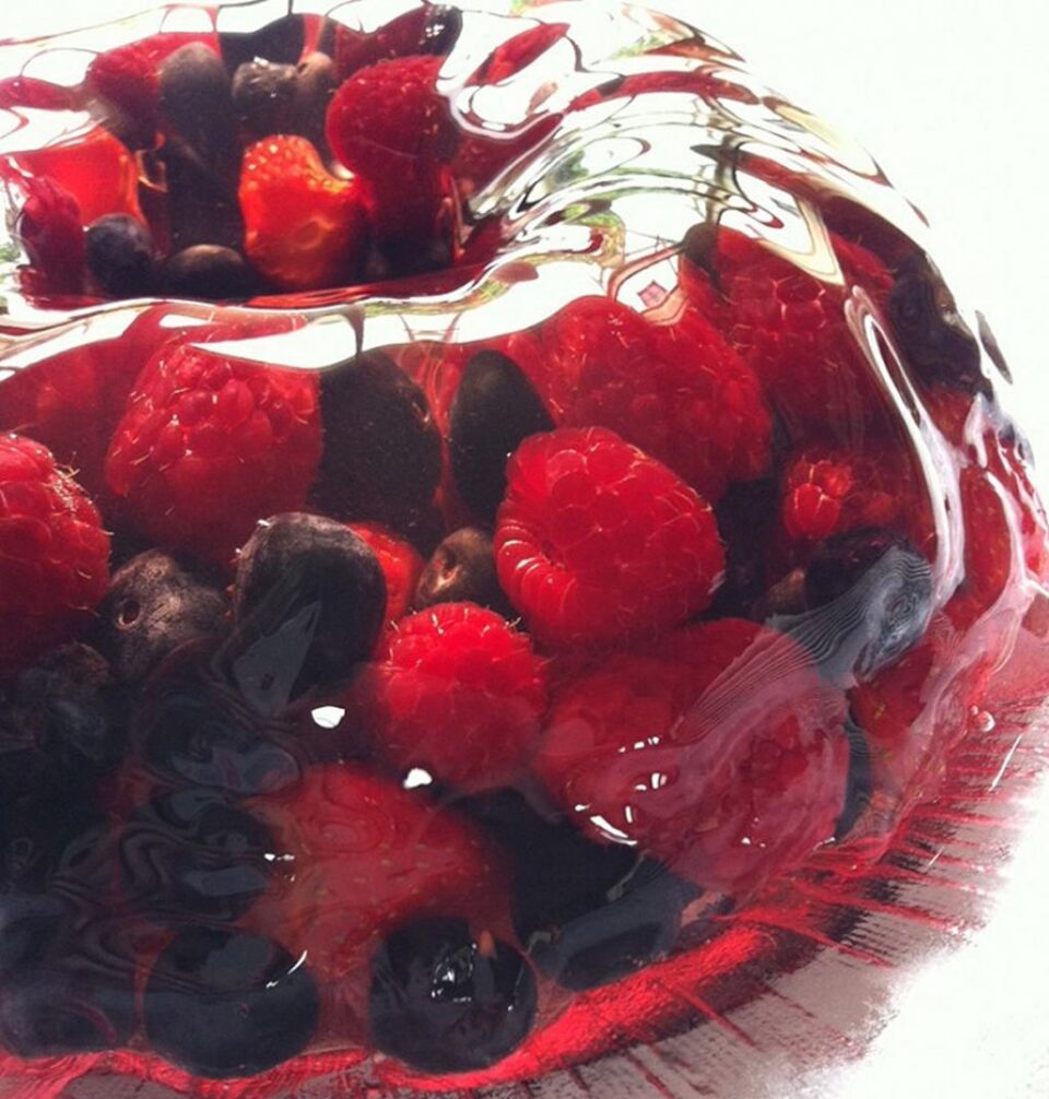 Tort “Baron” cu jeleu și fructe. Foto: reginele.ro