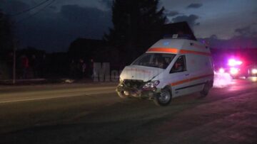 A patra ambulanță avariată într-un accident în acest an, aseară, la Milișăuți