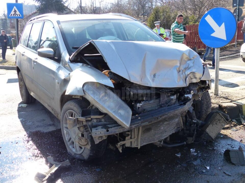 Autoturismul Fiat a pătruns în intersecție fără a respecta semnificația semnului STOP