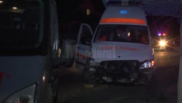 A patra ambulanță avariată într-un accident în acest an, aseară, la Milișăuți