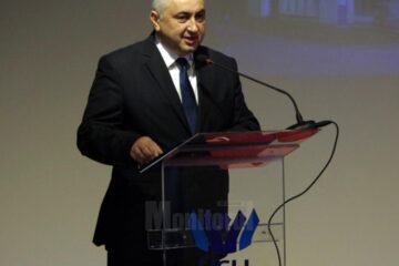 Rectorul Valentin Popa