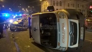 Ambulanța a intrat în coliziune cu un microbuz de transport persoane