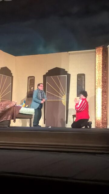 Aplauze la scenă deschisă și bună dispoziție după o poveste superamuzantă, pe scena suceveană