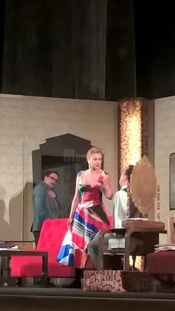 Aplauze la scenă deschisă și bună dispoziție după o poveste superamuzantă, pe scena suceveană