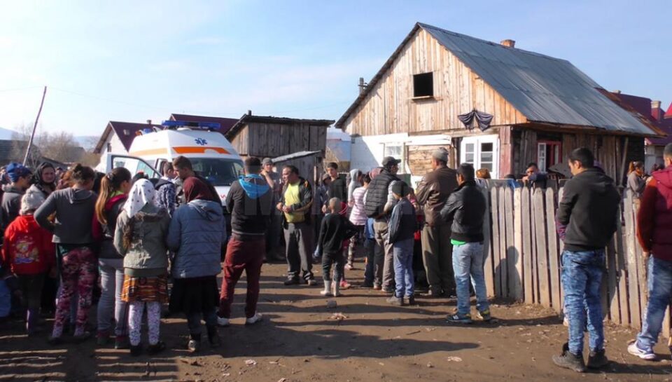 Zeci de localnici s-au adunat la locul tragediei