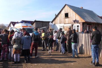 Zeci de localnici s-au adunat la locul tragediei