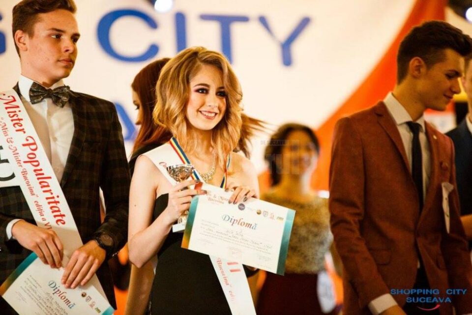 Locul 3 - Miss - Delia Iacob, Liceul Tehnologic Liteni și Mister - Sebastian Cristea, Liceul Tehnologic Dolhasca