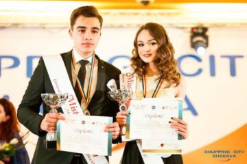 Miss și Mister Bucovina 2017 - Melania Ghețău, de la Colegiul Național „Eudoxiu Hurmuzachi” Rădăuți, și Rareș Golea, de la Colegiul Național „Mihai Eminescu” Suceava