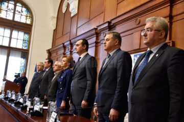 Noul prefect, Mirela Adomnicăi, a anunțat că va veghea la respectarea legii și nu va cere instituțiilor să-și depășească atribuțiile