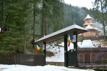 Din fericire, sâmbătă, în jurul orei 22.30, starețul a ajuns pe propriile picioare la mănăstire