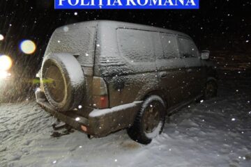 Cele două autoturisme de teren Mitsubishi Shogun, înmatriculate în străinătate Cele două autoturisme de teren Mitsubishi Shogun, înmatriculate în străinătate