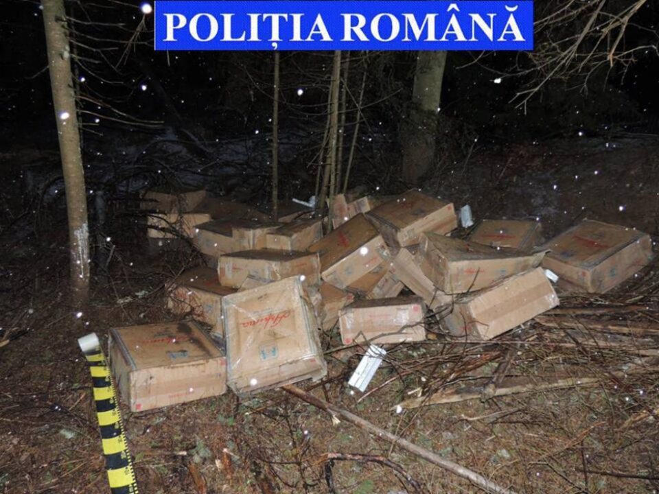 Polițiștii au găsit abandonate 14.470 de pachete cu țigări, fără banderole fiscale, cu o valoare de piață de 145.000 de lei