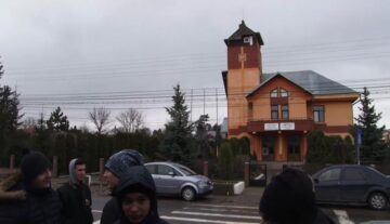 Revoltă a oamenilor din Șcheia împotriva romilor care le sparg casele și a polițiștilor, care au scăpat comuna de sub control