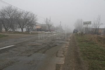 Multe drumuri importante din județ se prezintă deplorabil după lunile de iarnă
