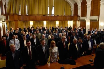 Noul prefect, Mirela Adomnicăi, a anunțat că va veghea la respectarea legii și nu va cere instituțiilor să-și depășească atribuțiile