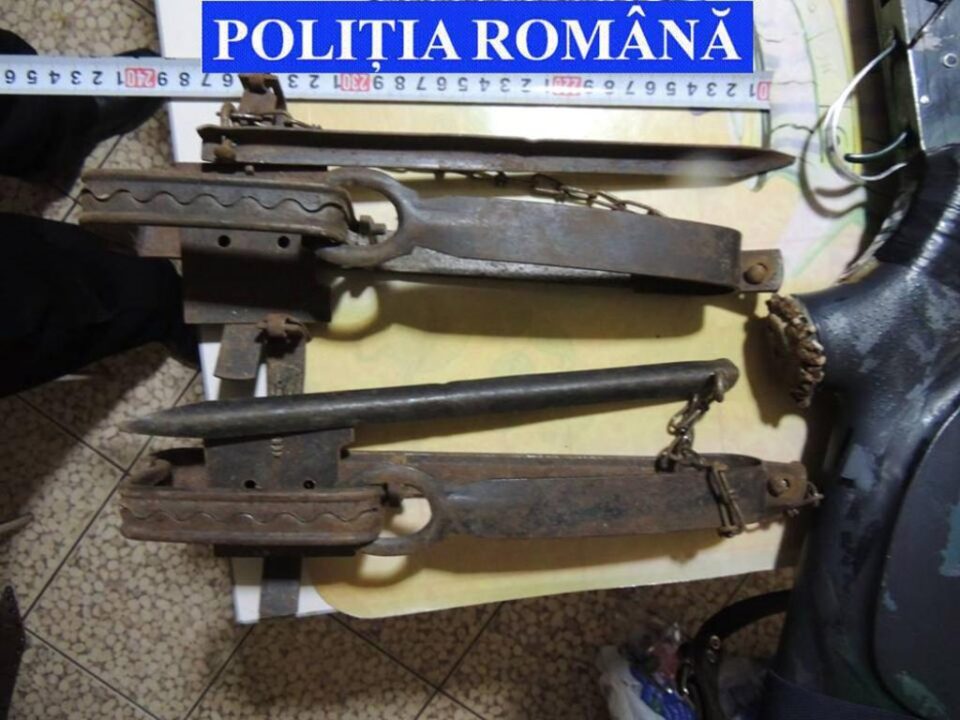 Percheziții la indivizi care dețineau arme letale, confecționate artizanal sau cu glonț pe țeavă