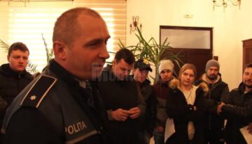 Revoltă a oamenilor din Șcheia împotriva romilor care le sparg casele și a polițiștilor, care au scăpat comuna de sub control