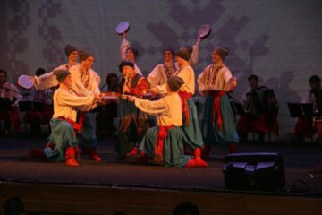 Folclor ucrainean pe scena suceveană