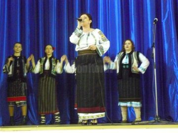 Spectacolul ,,Poezie și cântec pentru mama”, ediția I, la Mitocu Dragomirnei