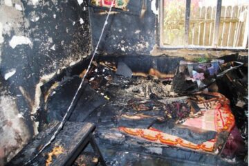 Doi oameni au murit cuprinși de flăcări în timp ce încercau să aprindă focul