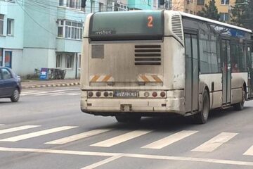 Mizeria adunată de pe traseele parcurse zilnic nu poate fi spălată, singura pompă fiind defectă