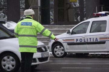 Tânărul a fost prins conducând fără permis, chiar la un an de când a fost condamnat pentru alte infracțiuni rutiere