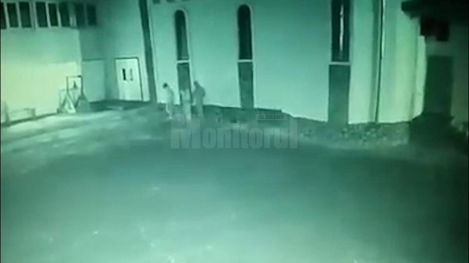 Trei tineri au furat cutia milei din biserica preotului Negrea de la Podu Coșnei