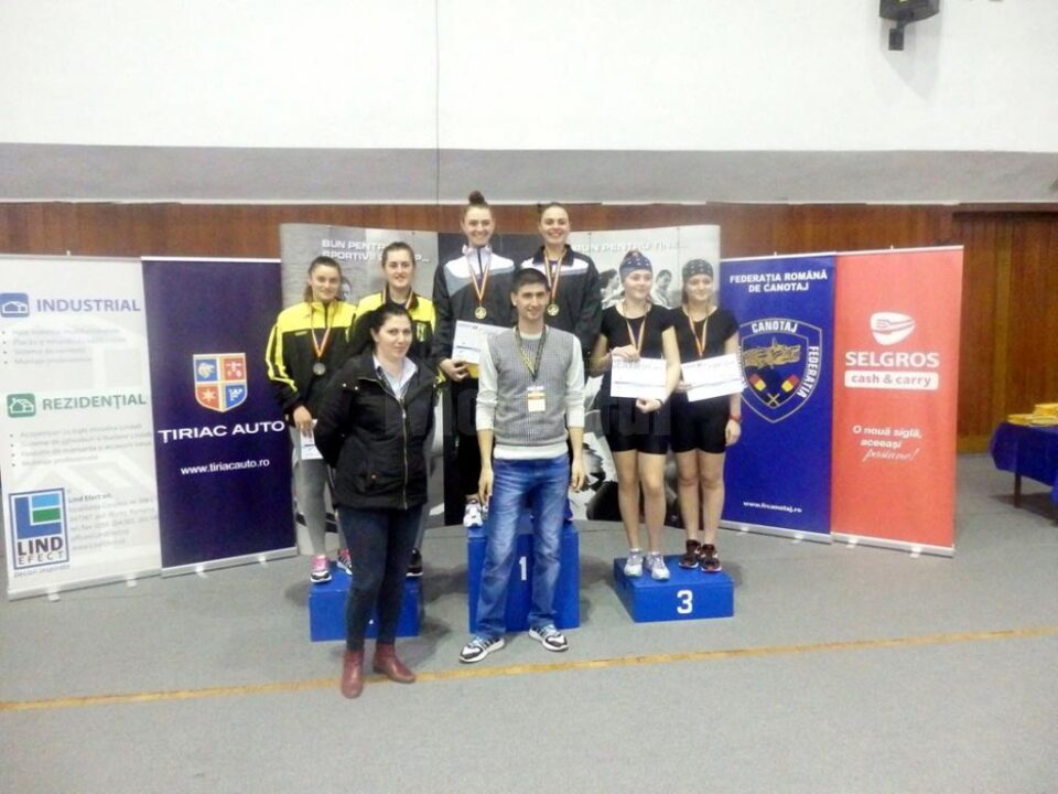 Antrenorul Ioan Despa alături de sportivele Larisa Roșu și Elena Dănuț la naționalele de ergometru Antrenorul Ioan Despa alături de sportivele Larisa Roșu și Elena Dănuț la naționalele de ergometru