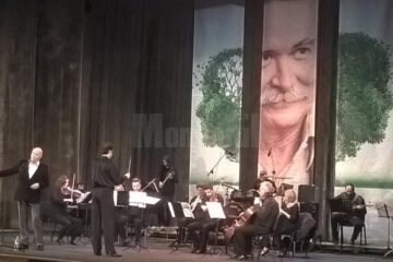 Tudor Gheorghe a fost acompaniat de o orchestră de 12 instrumentiști, conduși de Marius Hristescu