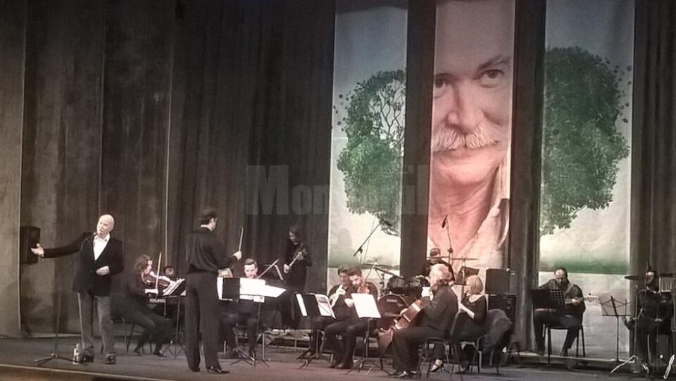 Tudor Gheorghe a fost acompaniat de o orchestră de 12 instrumentiști, conduși de Marius Hristescu Tudor Gheorghe a fost acompaniat de o orchestră de 12 instrumentiști, conduși de Marius Hristescu