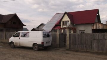 Frații care au terorizat o familie din Șcheia au ajuns după gratii 24 de ore și se află sub control judiciar