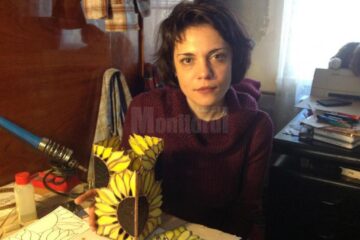 Ca asistent al lui Viorel Lepcaliuc, Iolanda Bădăluță a deprins tainele confecționării vitraliului