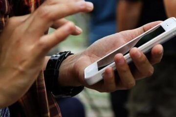 I-a furat unei femei telefonul și banii, în plină stradă, dar a fost prins de polițiști