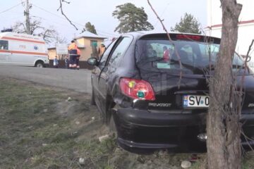Cele două mașini implicate în accident