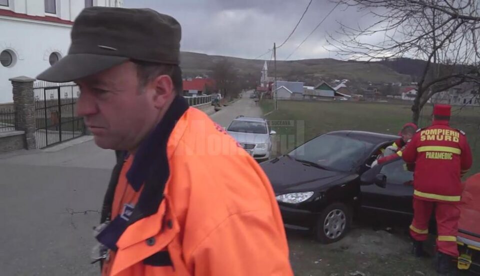 Încă o ambulanță implicată într-un accident, după ce un șofer de 85 de ani nu i-a acordat prioritate