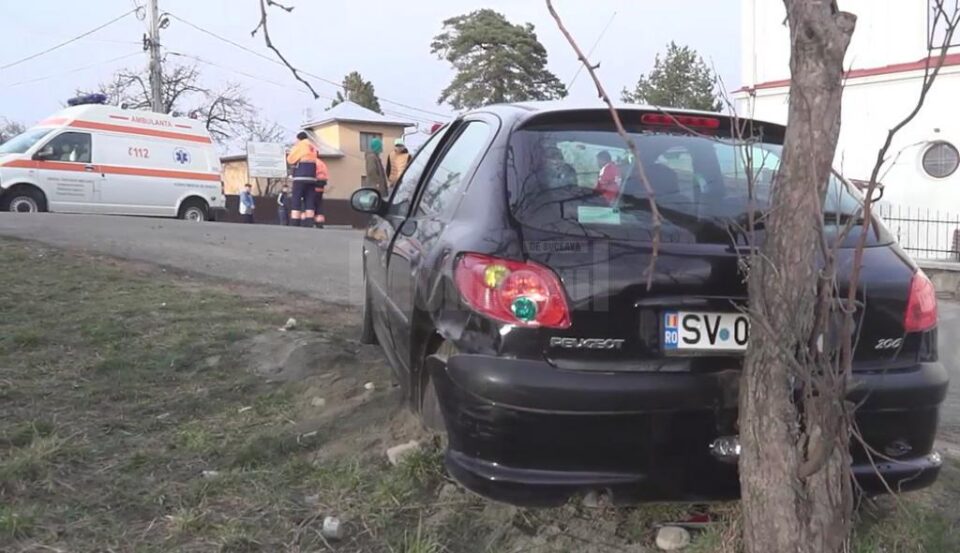 Cele două mașini implicate în accident