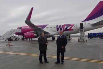 Președintele Consiliului Județean Suceava, Gheorghe Flutur, și directorul Aeroportul „Ștefan cel Mare”, Ioan Măriuța