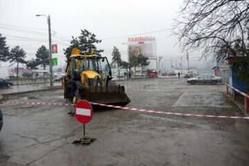 Lucrările de amenajare a celei de-a treia benzi de trafic, dinspre Burdujeni spre Bazar, au demarat luni dimineață