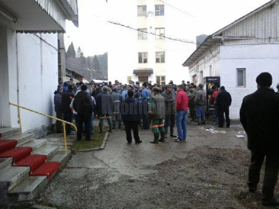 150 de mineri de la Crucea - Botusanu au refuzat să intre în subteran