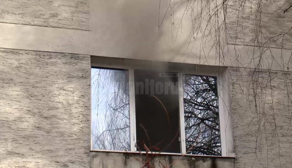 Incendiu produs de un scurtcircuit, într-un apartament din municipiul Rădăuți
