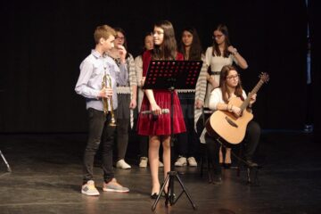 Aproape 14.000 de lei adunați din vânzarea de bilete și donații, la evenimentul caritabil organizat pentru beneficiarii Căminului pentru Persoane Vârstnice Solca