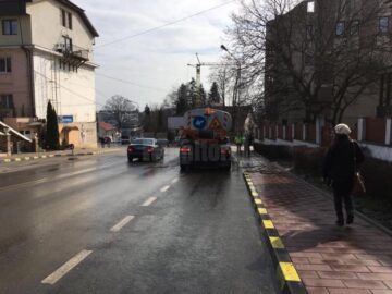 Lucrările de salubrizare stradală, programate la ore cu trafic rutier mai redus