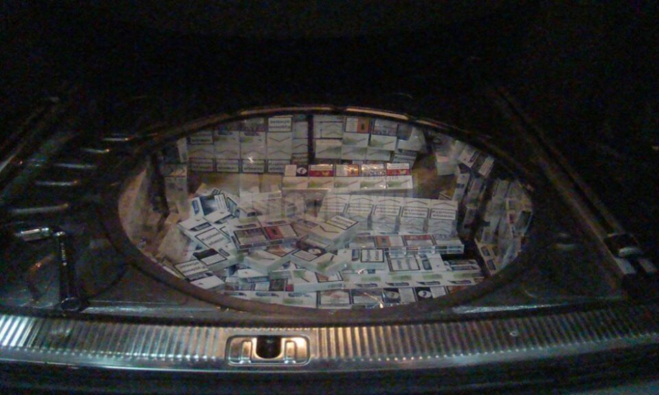 Aproape 12.000 de pachete de țigări de contrabandă, reținute la frontiera româno-ucraineană, în mai puțin de trei ore