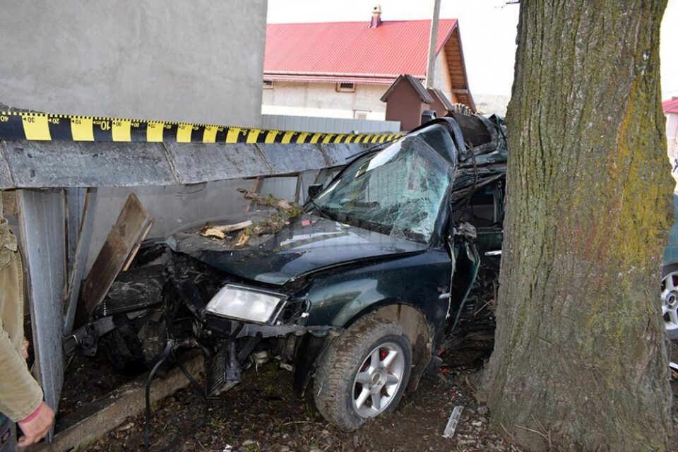 Accidentul s-a petrecut ieri dimineață, la Baia, din cauza vitezei neadaptate într-o curbă