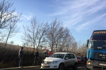 Patru mașini au fost implicate într-o tamponare în lanț pe E 85, la Bunești