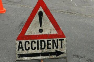 Doi pietoni au fost accidentați în timp ce traversau drumul prin loc nepermis