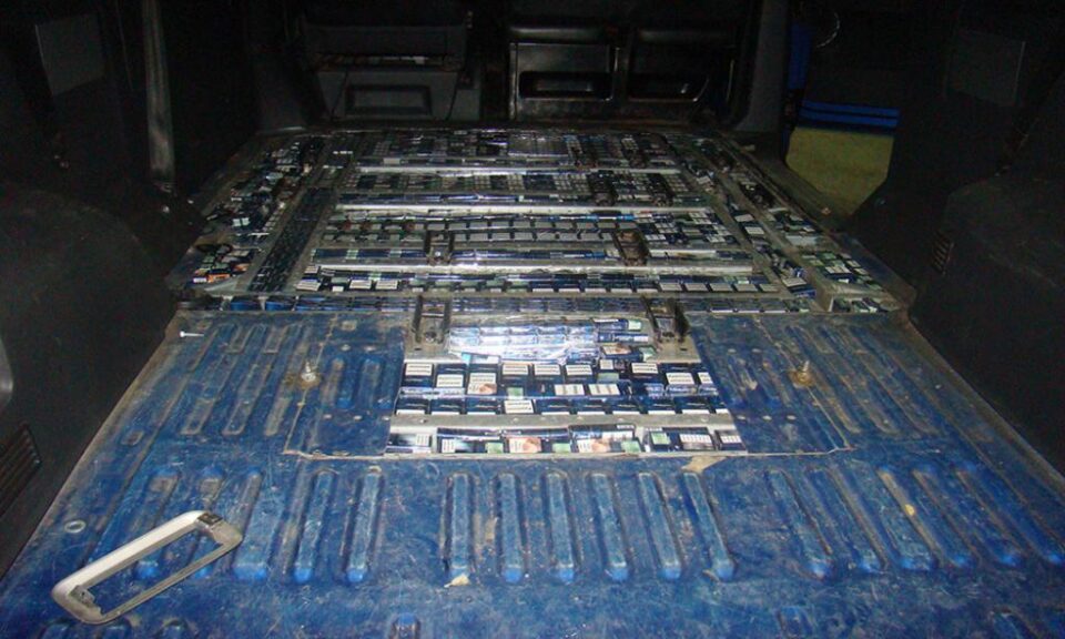 Aproape 12.000 de pachete de țigări de contrabandă, reținute la frontiera româno-ucraineană, în mai puțin de trei ore